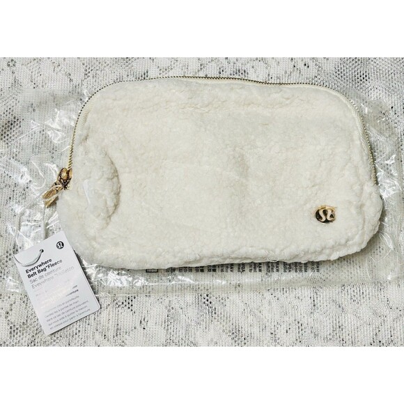 Lululemon Everywhere Belt Bag Fleece Large 1L White Opal Gold Hardware N… - Picture 1 of 9